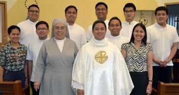 Maria Lyn Almiranez (front row, right) with her Clinical Pastoral Education graduation class in December 2015.